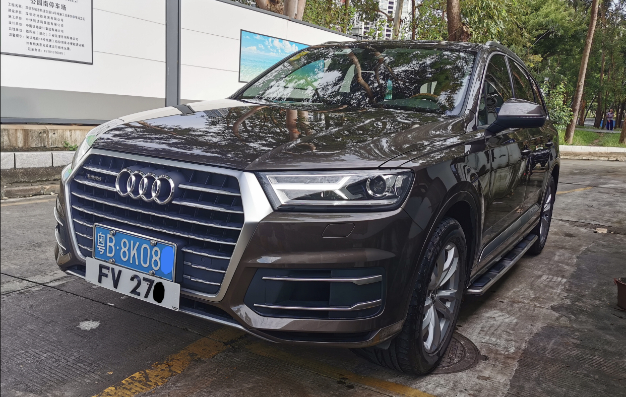 公園南停车场 1最系电话:151013160 網B 8KO8 FV 270,Land vehicle,Vehicle,Car,Audi,Sport utility vehicle